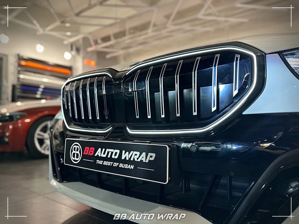 BMW 5 Series G60 カーラッピング事例｜クローム除去でM5風に 施工写真 3-2
