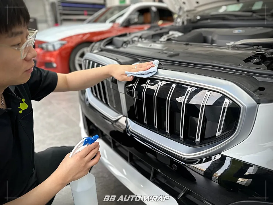 BMW 5 Series G60 カーラッピング事例｜クローム除去でM5風に 施工写真 2-3
