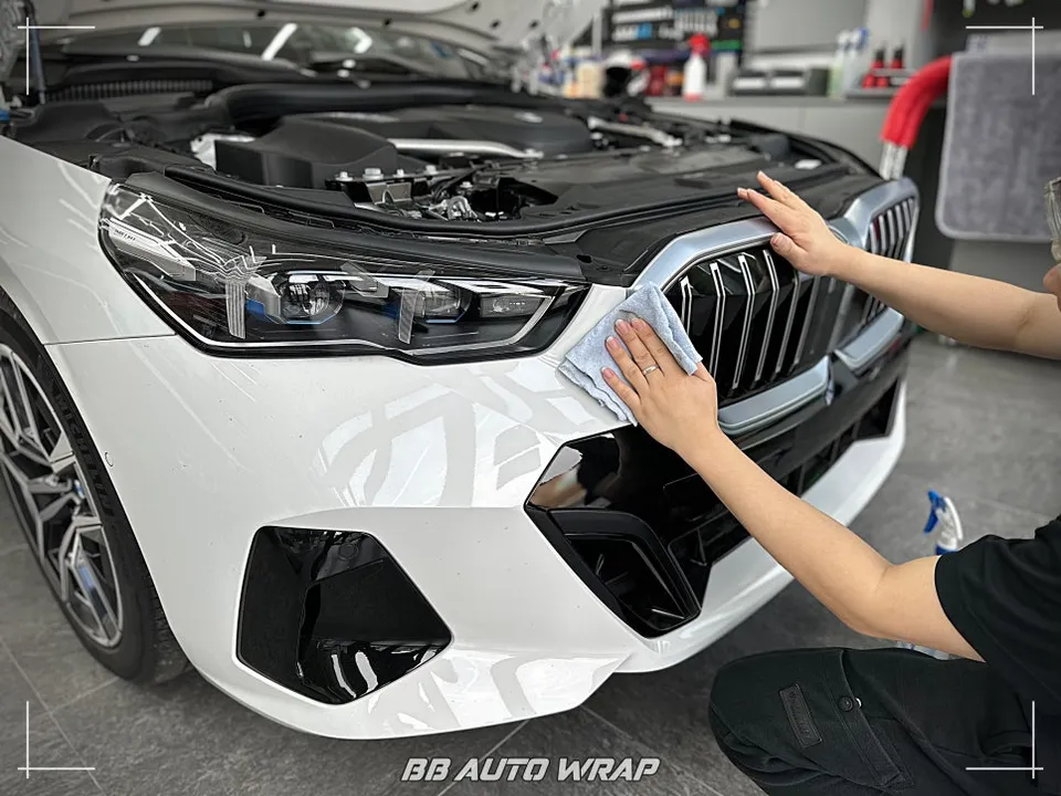BMW 5 Series G60 カーラッピング事例｜クローム除去でM5風に 施工写真 3-3