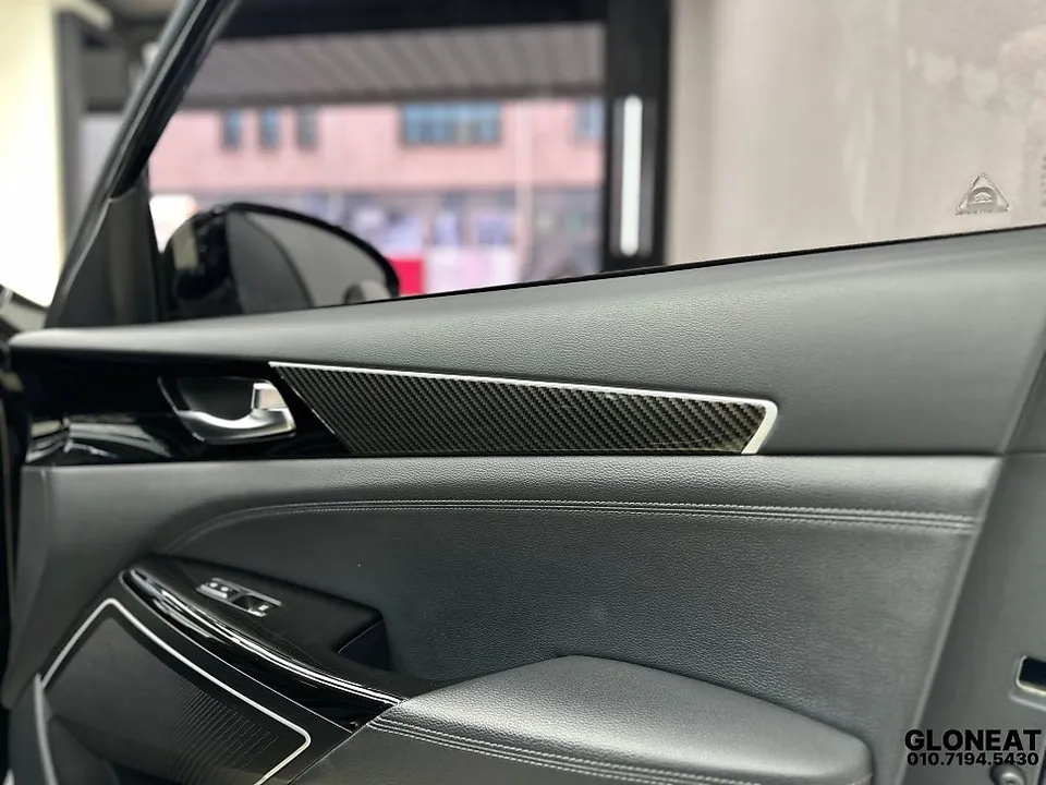 Kia K7のカーラッピング事例｜室内ウッド部分のカスタム 施工写真 1-3