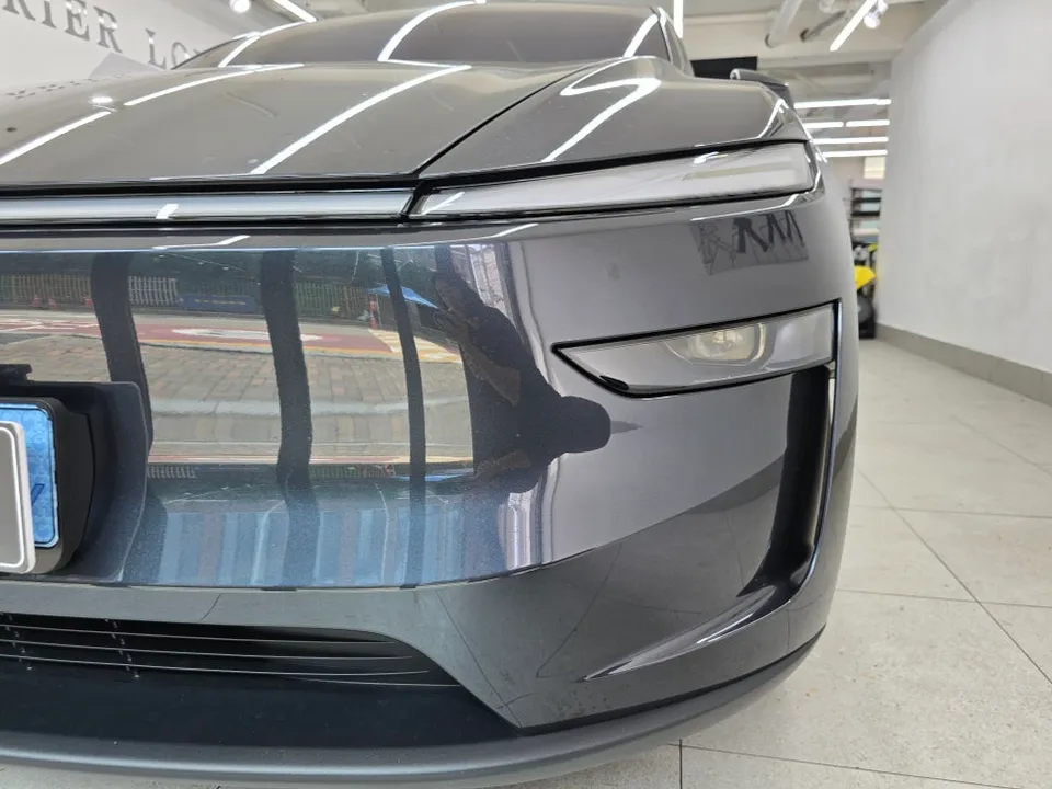 Tesla Model Y PPF施工事例｜深みある艶黒で個性を演出 施工写真 2-1