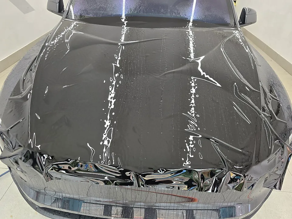 Tesla Model Y PPF施工事例｜深みある艶黒で個性を演出 施工写真 1-2