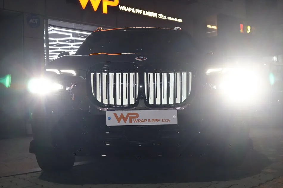 BMW X7 vinyl wrap - BMW X7 Grille Wrap Review: Iconic Glow Upgrade photo 6