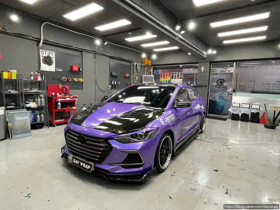 Hyundai Elantraのカーラッピング事例|費用目安・仕上がり 施工写真 1-2