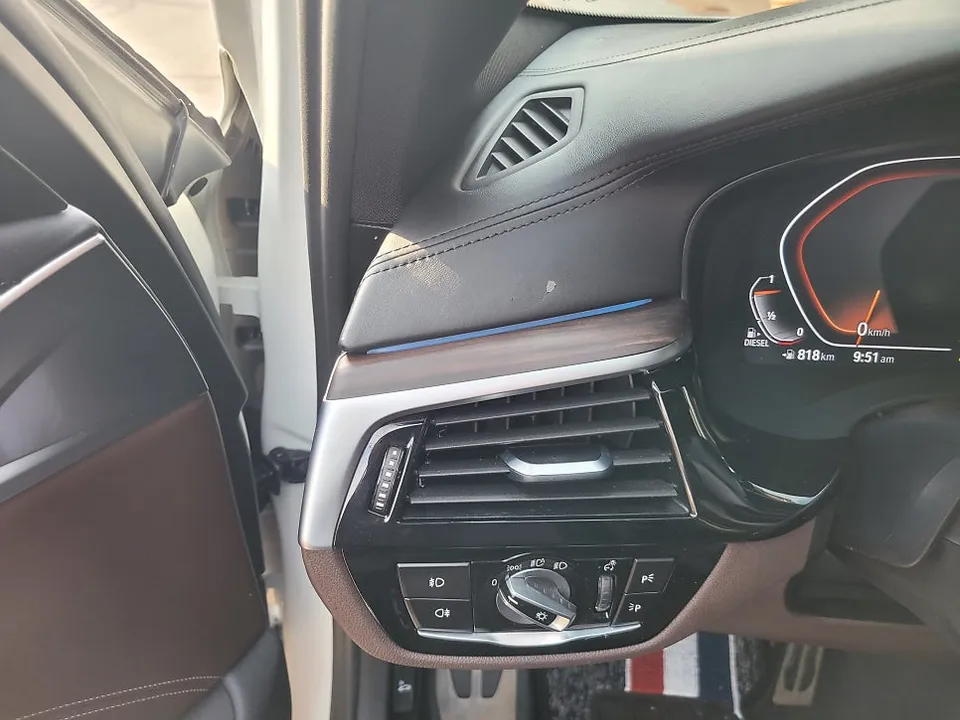 BMW 5 Series G30のカーラッピング事例|費用目安・仕上がり 施工写真 3-2