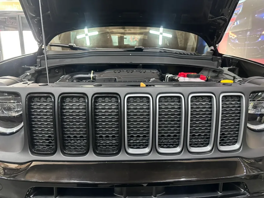 Jeep Renegadeのカーラッピング事例|費用目安・仕上がり 施工写真 3-2