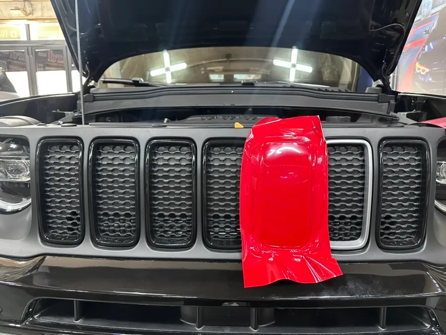 Jeep Renegadeのカーラッピング事例|費用目安・仕上がり 施工写真 2-3