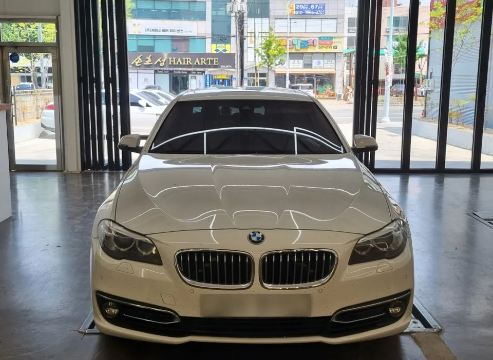 BMW 5 Series F10のAndroid Auto・CarPlay取付事例 写真