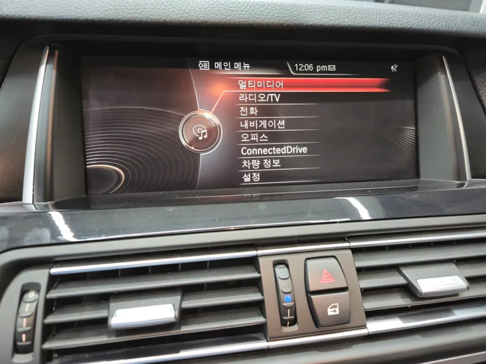 BMW 5 Series F10のAndroid Auto・CarPlay取付事例 施工写真 3
