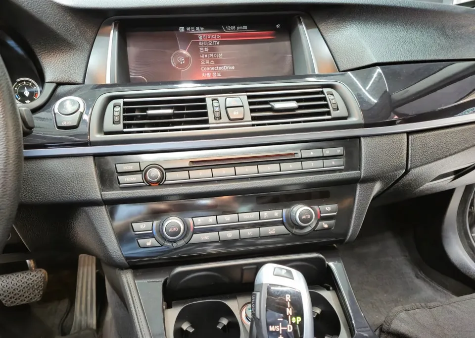 BMW 5 Series F10のAndroid Auto・CarPlay取付事例 施工写真 6