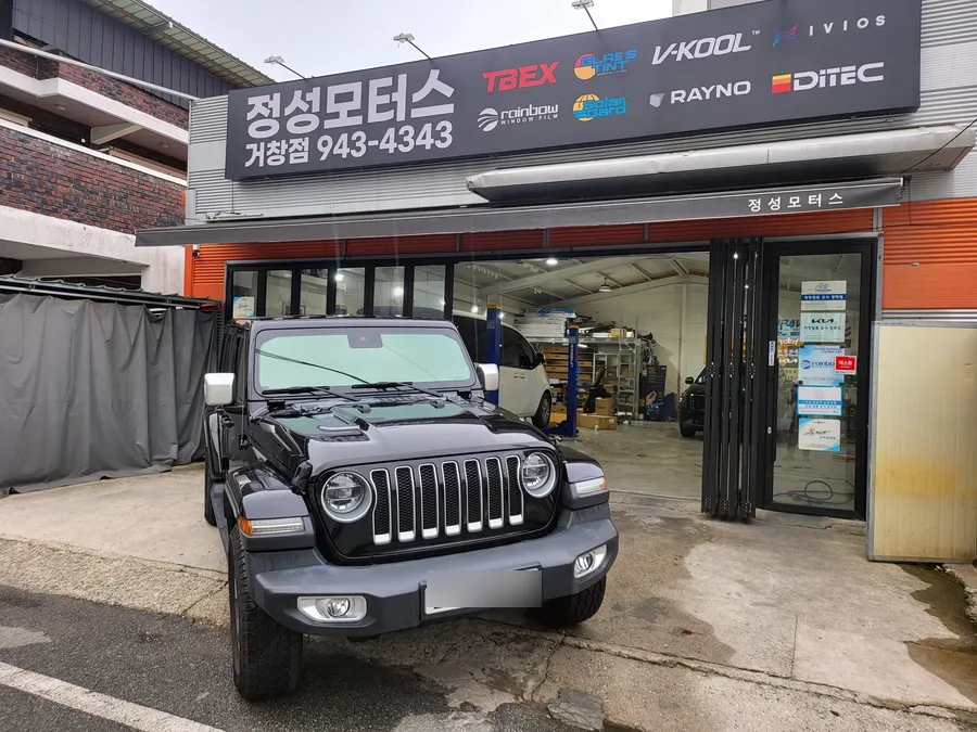 Jeep Wrangler window tinting - Jeep Wrangler Window Tinting Review: Cost & Results photo 5