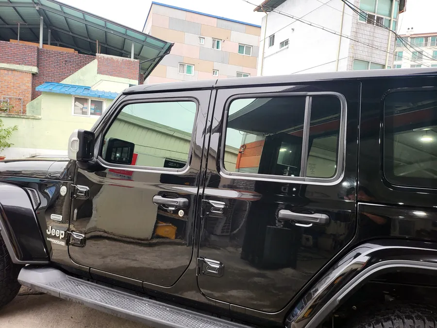 Jeep Wranglerのカーフィルム施工事例|費用目安・仕上がり 施工写真 2-3