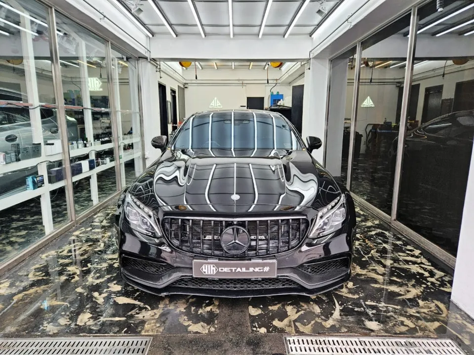 Mercedes-Benz C63 AMGのカーラッピング事例｜費用目安・仕上がり 施工写真 1-1