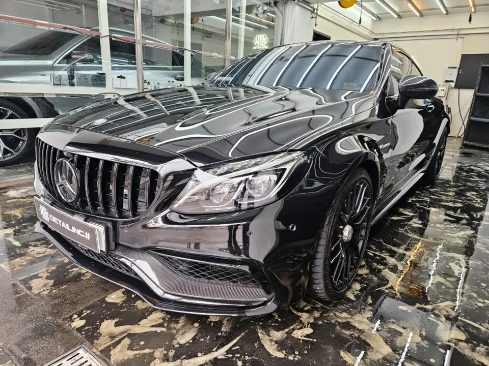 Mercedes-Benz C63 AMGのカーラッピング事例｜費用目安・仕上がり 施工写真 2-1