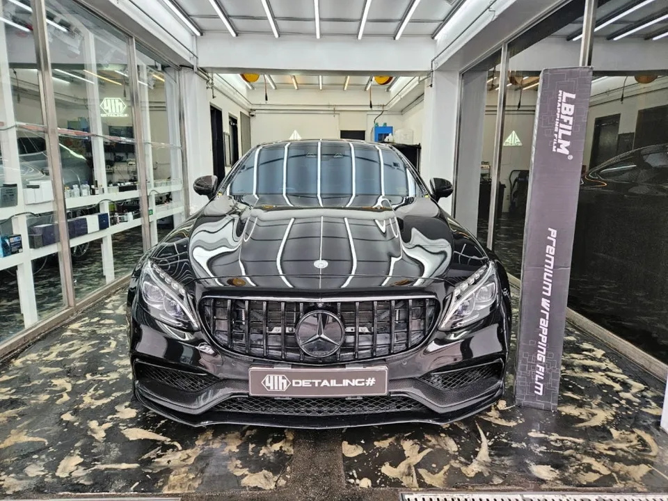 Mercedes-Benz C63 AMGのカーラッピング事例｜費用目安・仕上がり 施工写真 1-2
