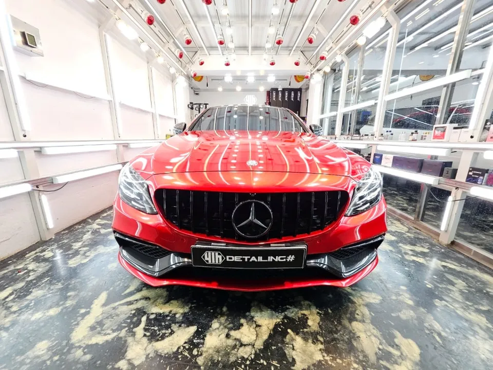 Mercedes-Benz C63 AMGのカーラッピング事例｜費用目安・仕上がり 施工写真 3-2