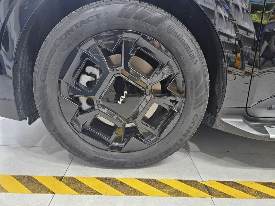 Kia Carnival Hi-Limousineのホイールラッピング事例 施工写真 3-3