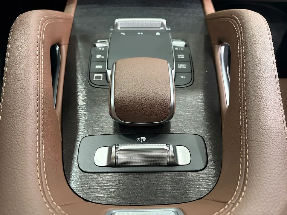 Mercedes-Benz GLEのカーラッピング事例|内装カスタム 施工写真 2-2