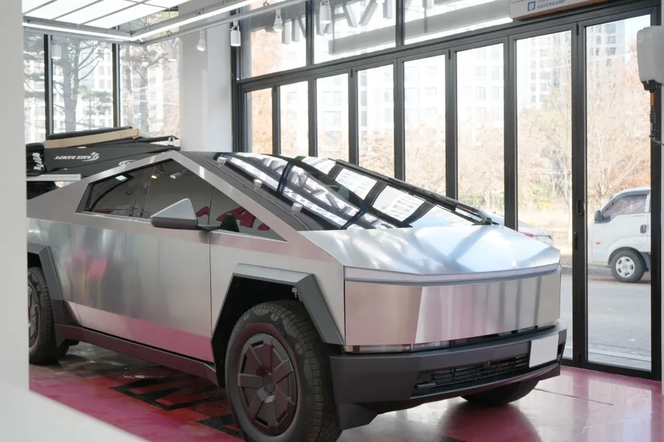 Tesla Cybertruckのカーフィルム施工事例｜費用目安・仕上がり 施工写真 2