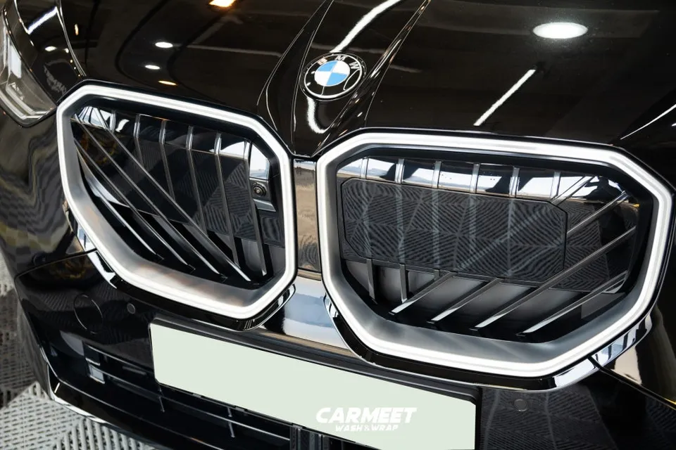 BMW X3のグリルラッピング事例|費用目安と仕上がり 施工写真 2-1