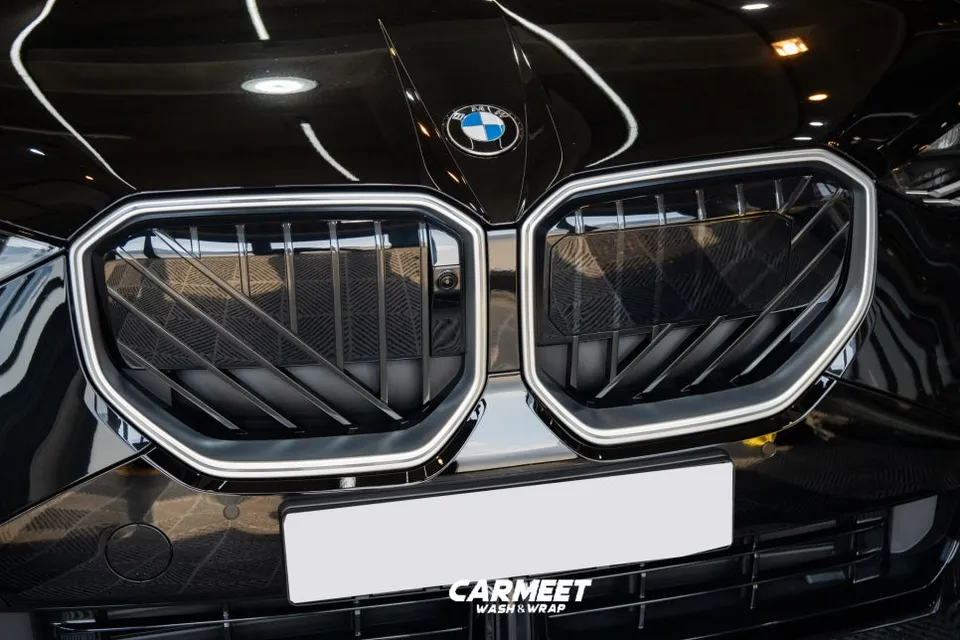 BMW X3のグリルラッピング事例|費用目安と仕上がり 施工写真 3-1