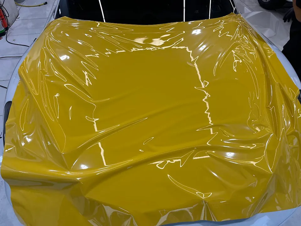 ポルシェ ボクスターのカーラッピング事例｜高光沢イエロー 施工写真 2-2