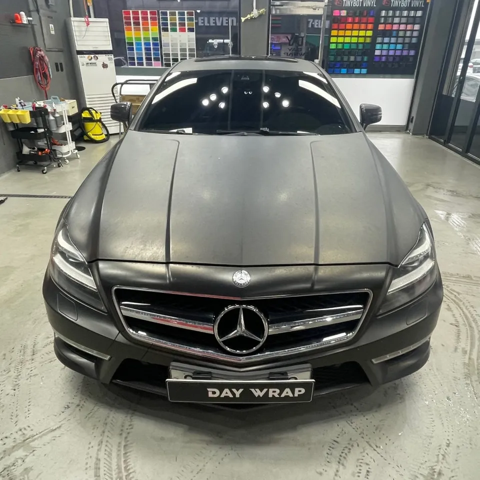 Mercedes-Benz CLSのカーラッピング事例|マットギャラクシーダストブラックグリーン 施工写真 2-3
