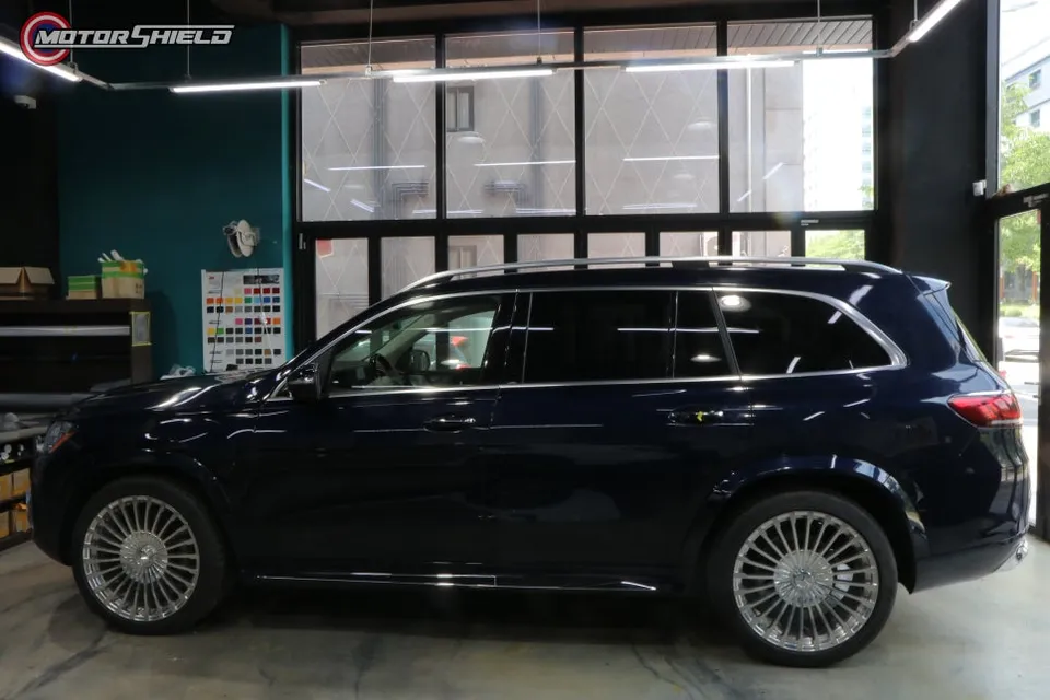 Mercedes-Benz GLSのカーラッピング事例 施工写真 3-1
