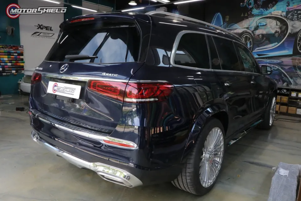 Mercedes-Benz GLSのカーラッピング事例 施工写真 1-2