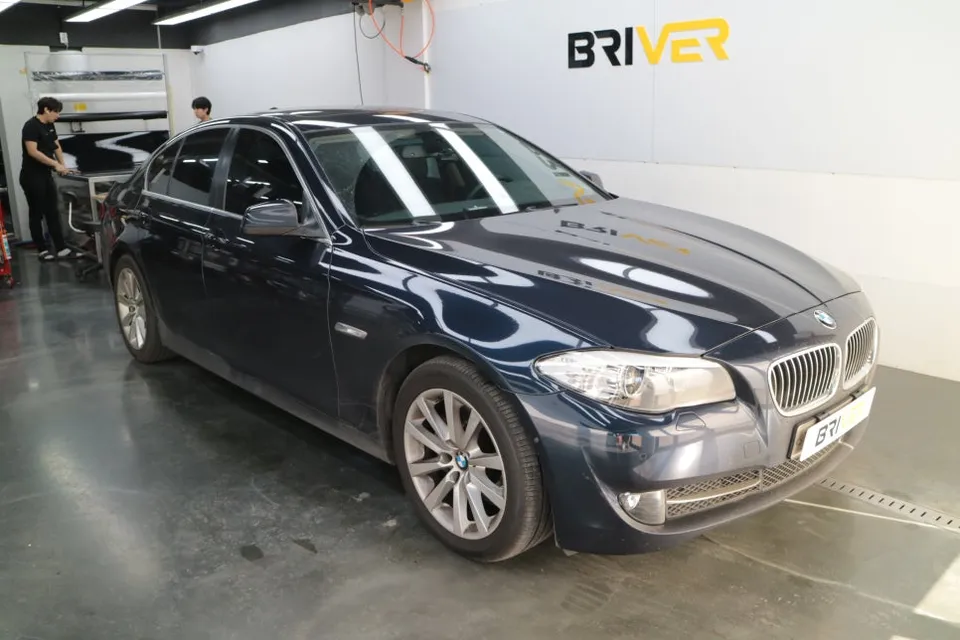 BMW 5 Series F10のカーラッピング事例|費用目安・仕上がり 施工写真 3-1