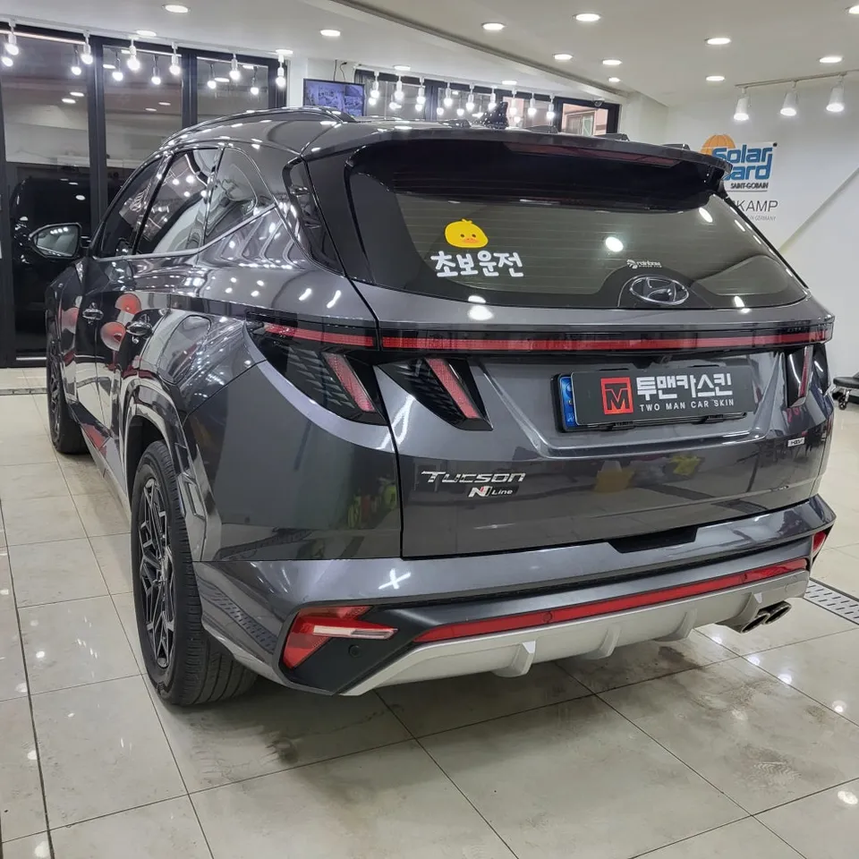 Hyundai Tucson NX4のカーラッピング事例|費用目安・仕上がり 施工写真 1-2