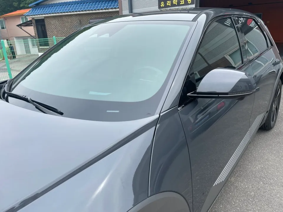 Hyundai IONIQ 5 window tinting installation result