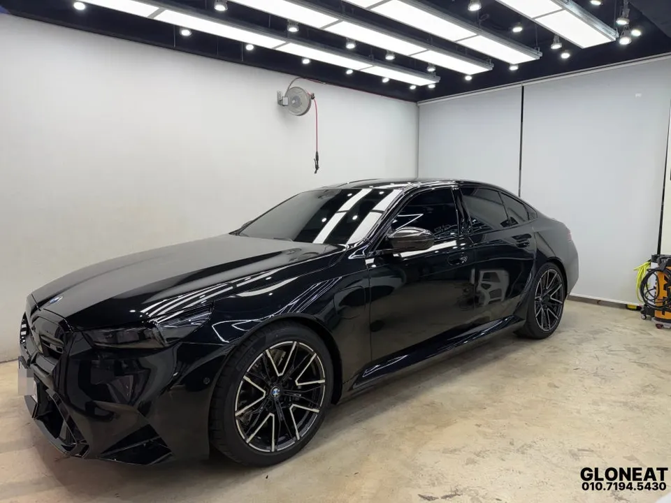 BMW M5 dash cam installation result
