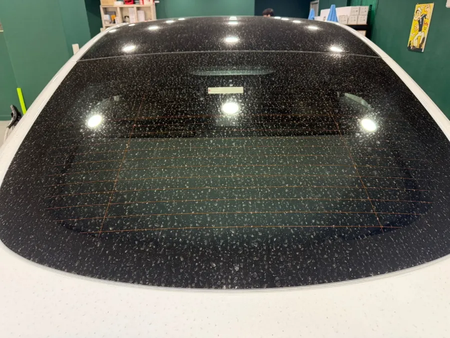 Tesla Model Yのカーフィルム施工事例｜断熱・UVカット効果 施工写真 5