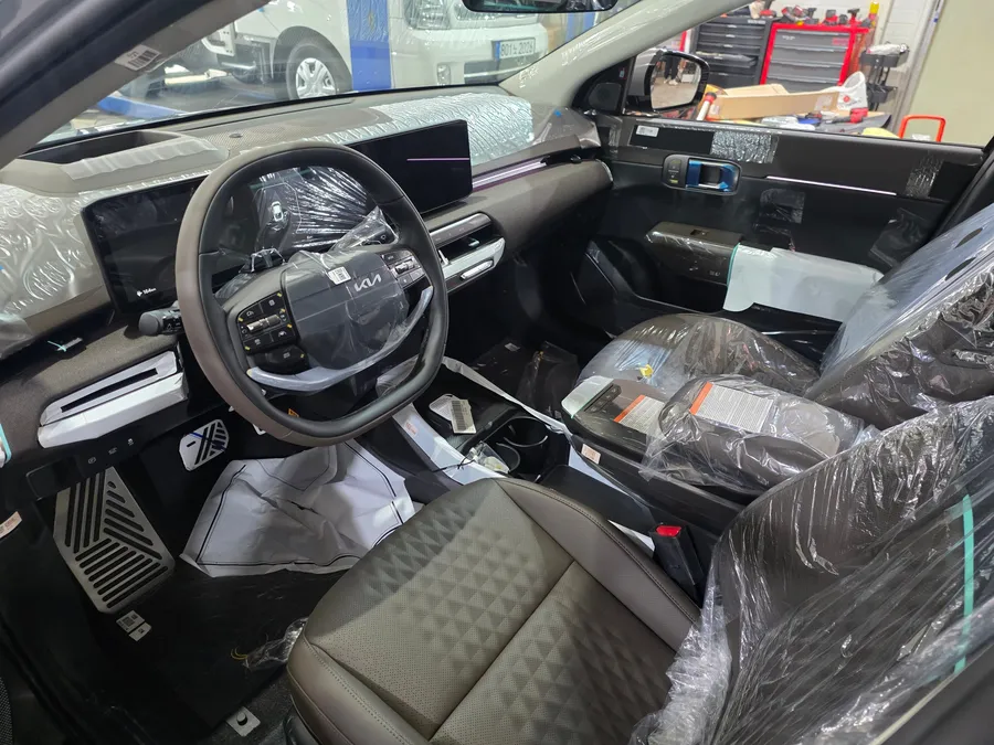 Kia EV4のカーフィルム施工事例｜断熱・スモーク 施工写真 1-2