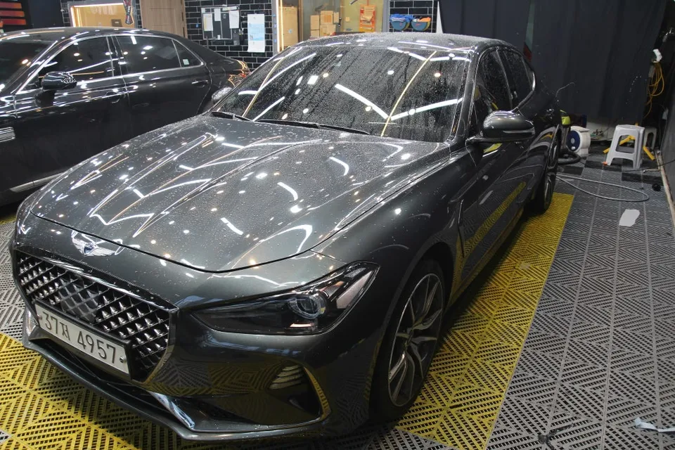 Genesis G70のガラスコーティング事例｜費用目安・仕上がり 施工写真 2-1