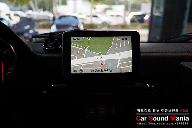 Mercedes-Benz G-WagonのAndroid Auto・CarPlay取付事例 写真