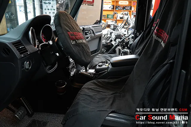 Mercedes-Benz G-WagonのAndroid Auto・CarPlay取付事例 施工写真 3-1