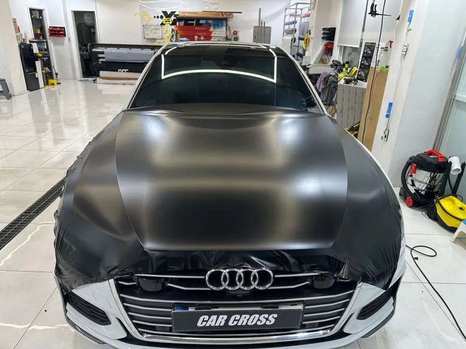 Audi A6のカーラッピング事例|サテンブラックとクローム処理 施工写真 1-2