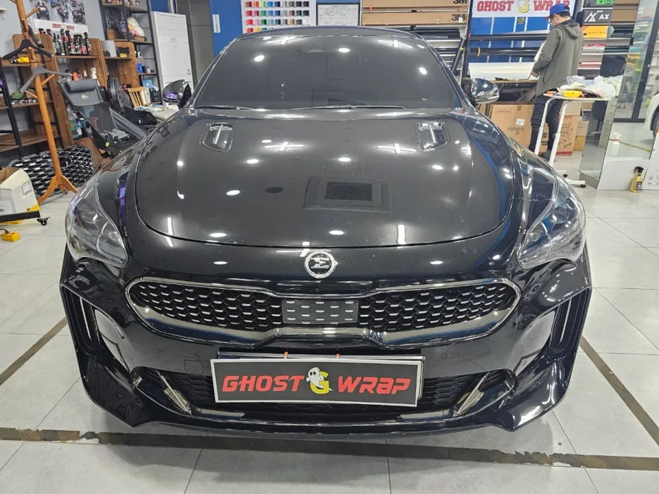Kia Stingerのカーラッピング事例|費用目安・仕上がり 施工写真 1-1