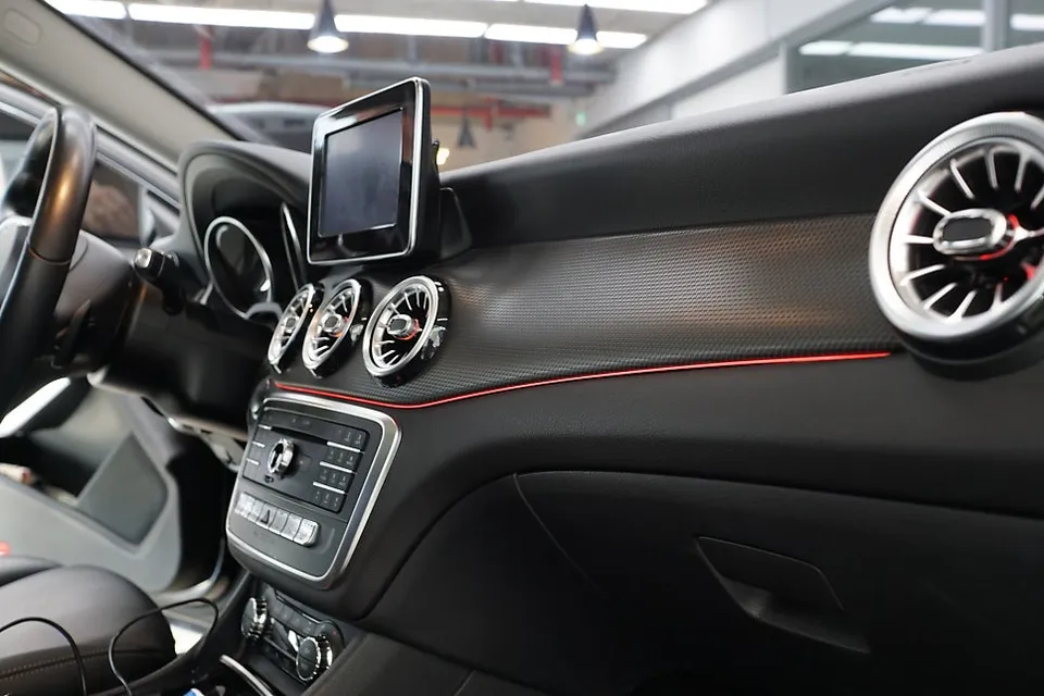 Mercedes-Benz Mercedes ambient lighting - Mercedes-Benz GLA Ambient Lighting Review — Enhanced Interior photo 4