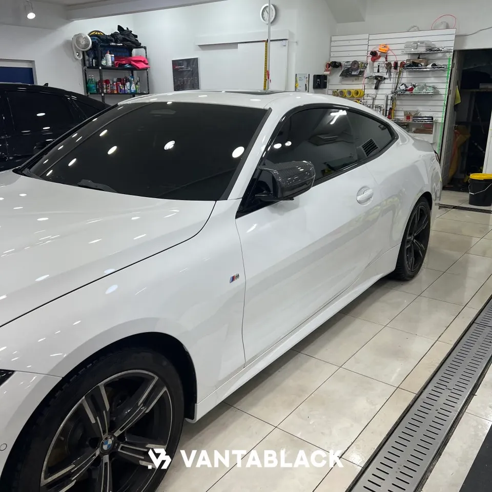 BMW 4 Series G22のカーラッピング事例|サテンブラックの高級感 施工写真 1-1