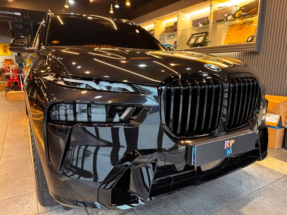BMW X7 G07 ambient lighting review