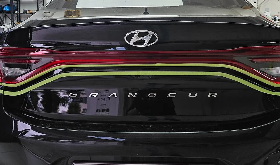 Hyundai Grandeur IGのカーラッピング事例|費用目安・仕上がり 施工写真 3-2