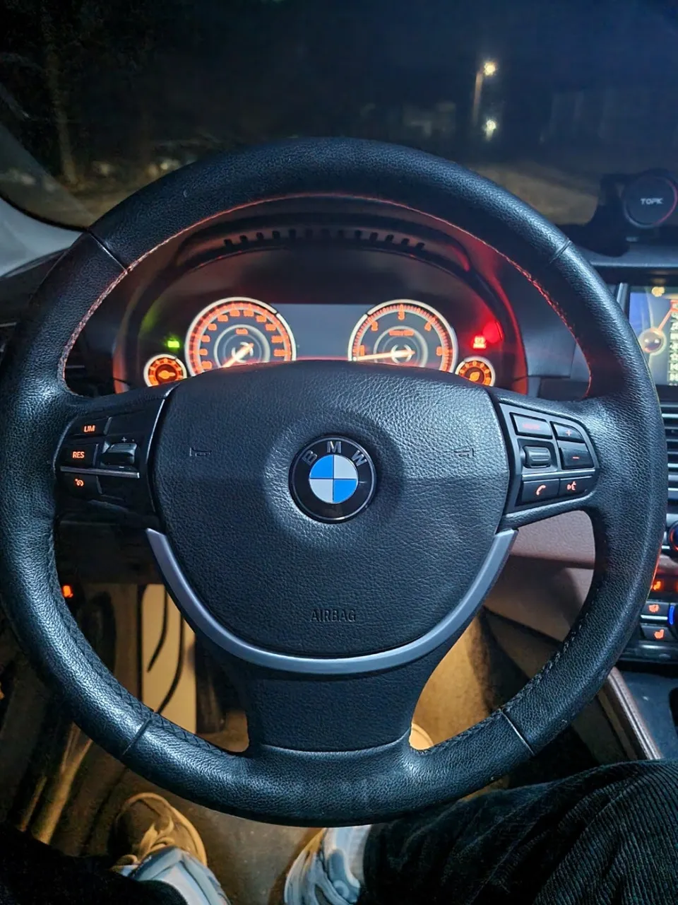 BMW 5 Series F10のAndroid Auto・CarPlay取付事例 施工写真 3-1