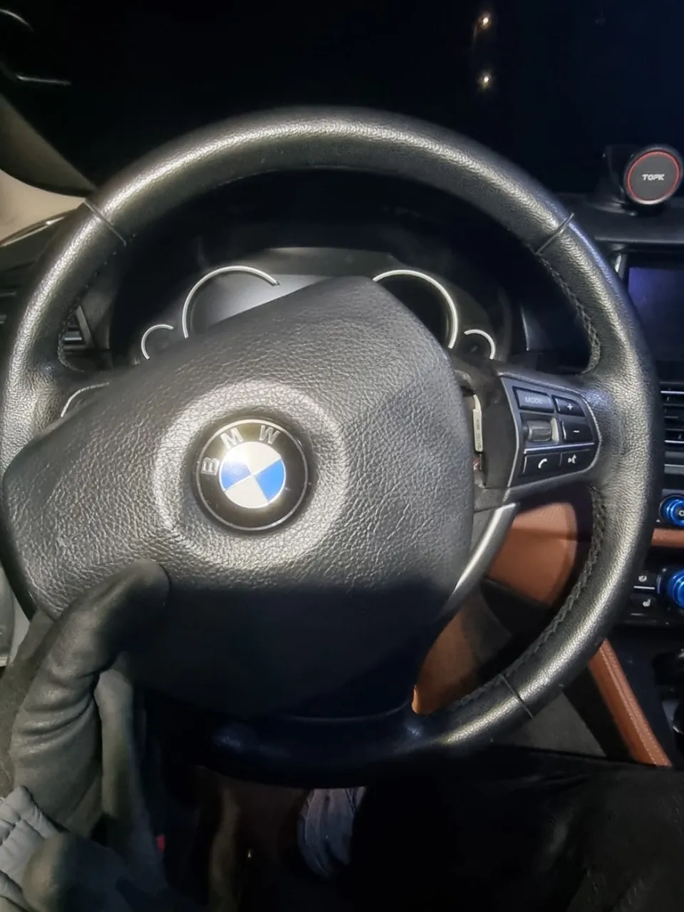 BMW 5 Series F10のAndroid Auto・CarPlay取付事例 施工写真 4-1