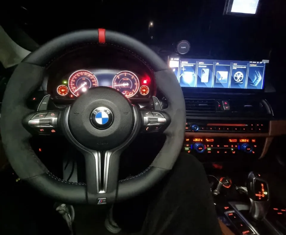 BMW 5 Series F10のAndroid Auto・CarPlay取付事例 施工写真 1-3