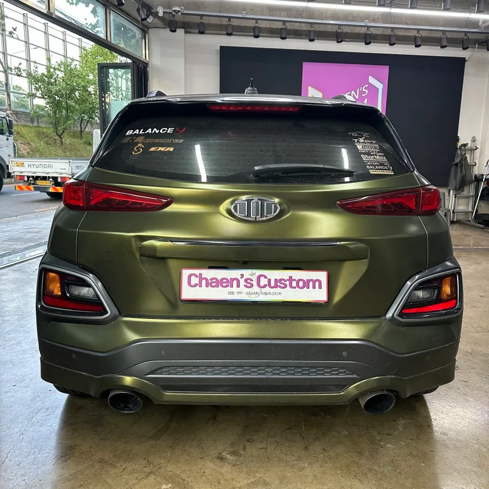 Hyundai Konaのカーラッピング事例 施工写真 2