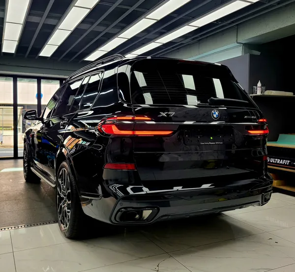 BMW X7のカーラッピング事例|費用目安・仕上がり 施工写真 1-2