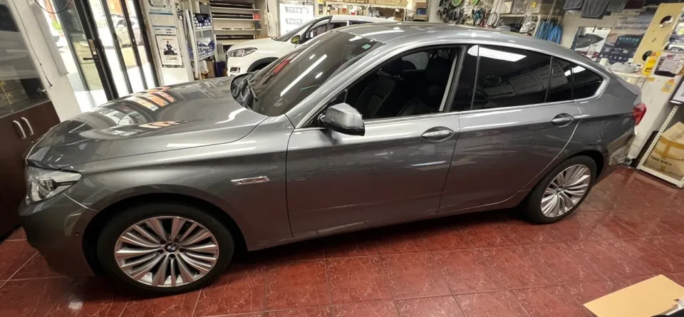 BMW 5 SeriesのAndroid Auto・CarPlay取付事例 施工写真 2